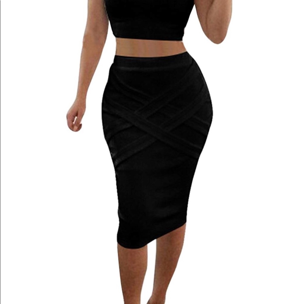 Crop top pencil skirt outfit